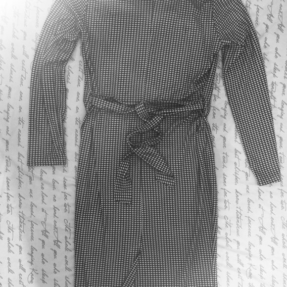 Sharp Black and White Houndstooth Slimline Dress Square Neckline - Picture 5 of 13